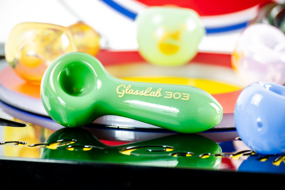 How to Buy From a Glass Wholesaler When You’re Opening a New Shop